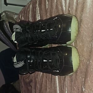 Matte black  foamposite size 4y